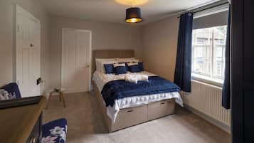 Deluxe Room, 1 King Bed with Sofa bed, Garden View | Premium bedding, blackout curtains, iron/ironing board, free WiFi