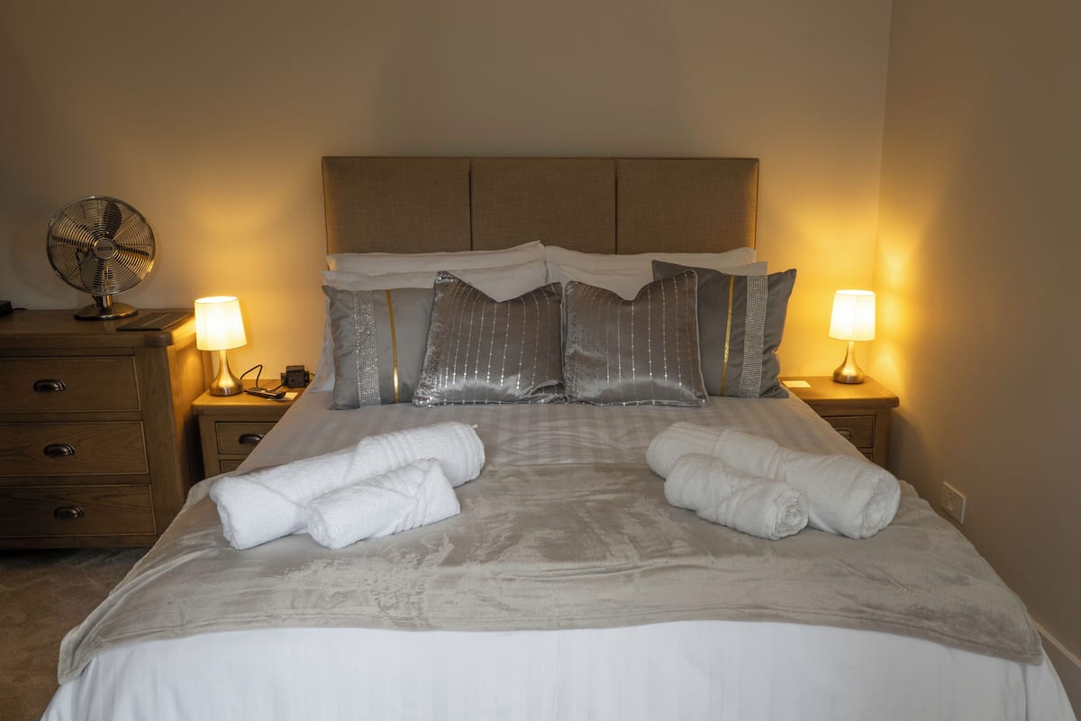 Double Room, Garden View | Blackout drapes, iron/ironing board, free WiFi