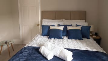 Deluxe Room, 1 King Bed with Sofa bed, Garden View | Premium bedding, blackout drapes, iron/ironing board, free WiFi