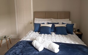 Chambre Deluxe, 1 très grand lit et 1 canapé-lit, vue jardin | Literie de qualité supérieure, rideaux occultants