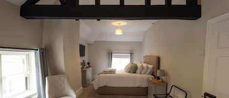 Habitación exclusiva, vista al jardín | Ropa de cama de alta calidad y cortinas blackout