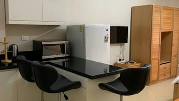 Chalet, 1 Bedroom, Accessible, Smoking | Dapur peribadi