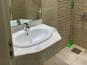 Chalet, 1 Bedroom, Accessible, Smoking | Bathroom