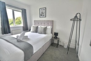 3 bedrooms, iron/ironing board, WiFi, bed sheets