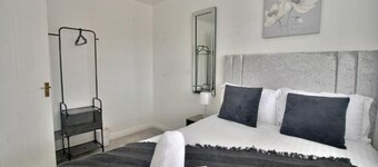 Victoria Dock 3 Bedroom House sleeps 5-Free Parking-Contractor Long Stay