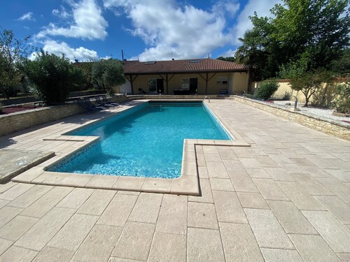 House with swimming pool 10 minutes from Périgueux, ideal for couples