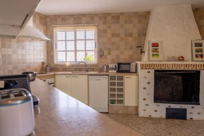 Mikrowelle, Ofen, Herdplatte, Geschirrspüler