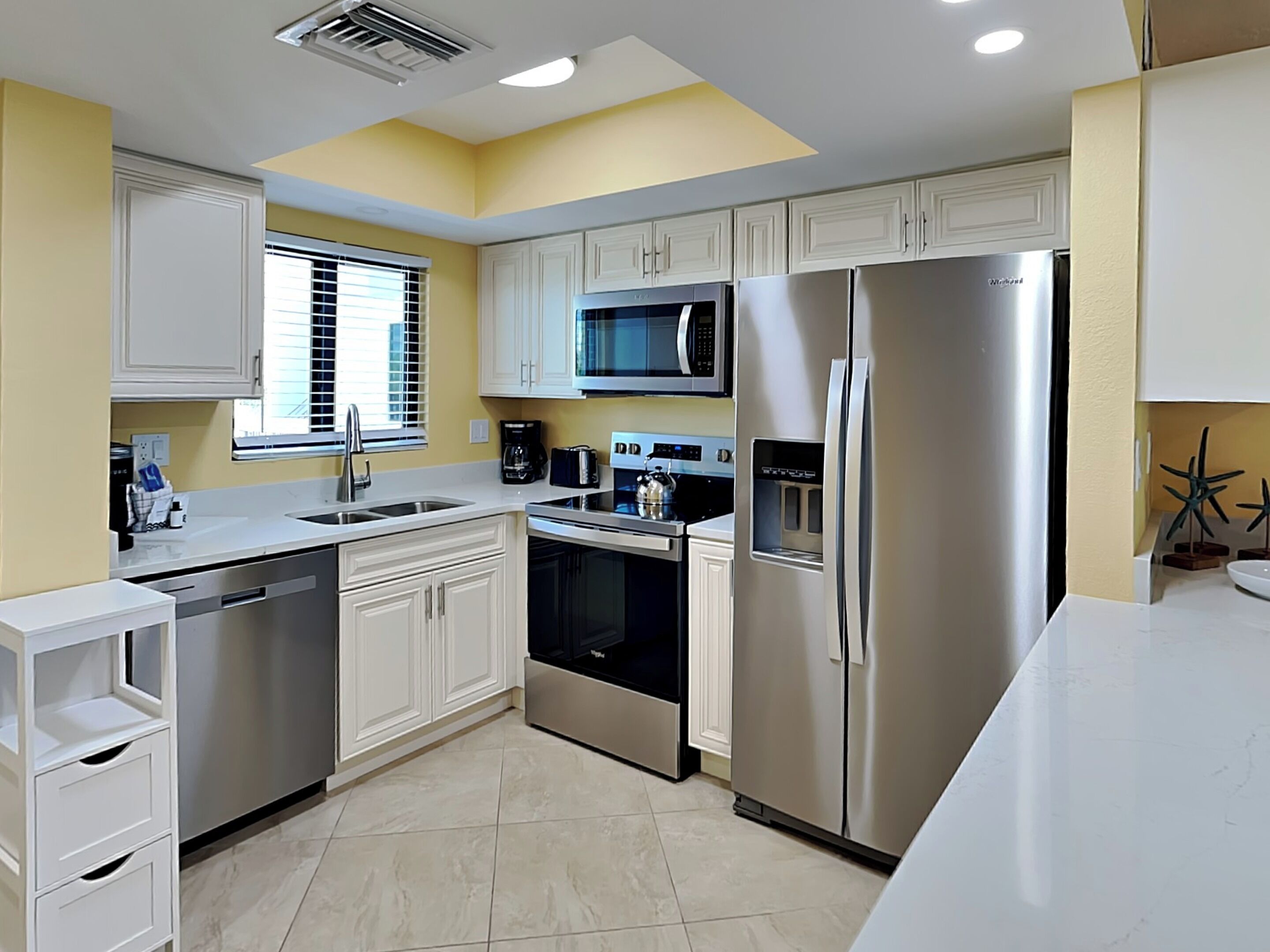 冰箱、微波炉、烤箱、炉灶