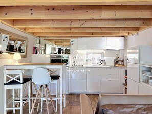 Fridge, microwave, oven, dishwasher - Mazet 4 pers classified 3 stars, residence swimming pool 50m beach in Pramousquier (Le Lavandou)