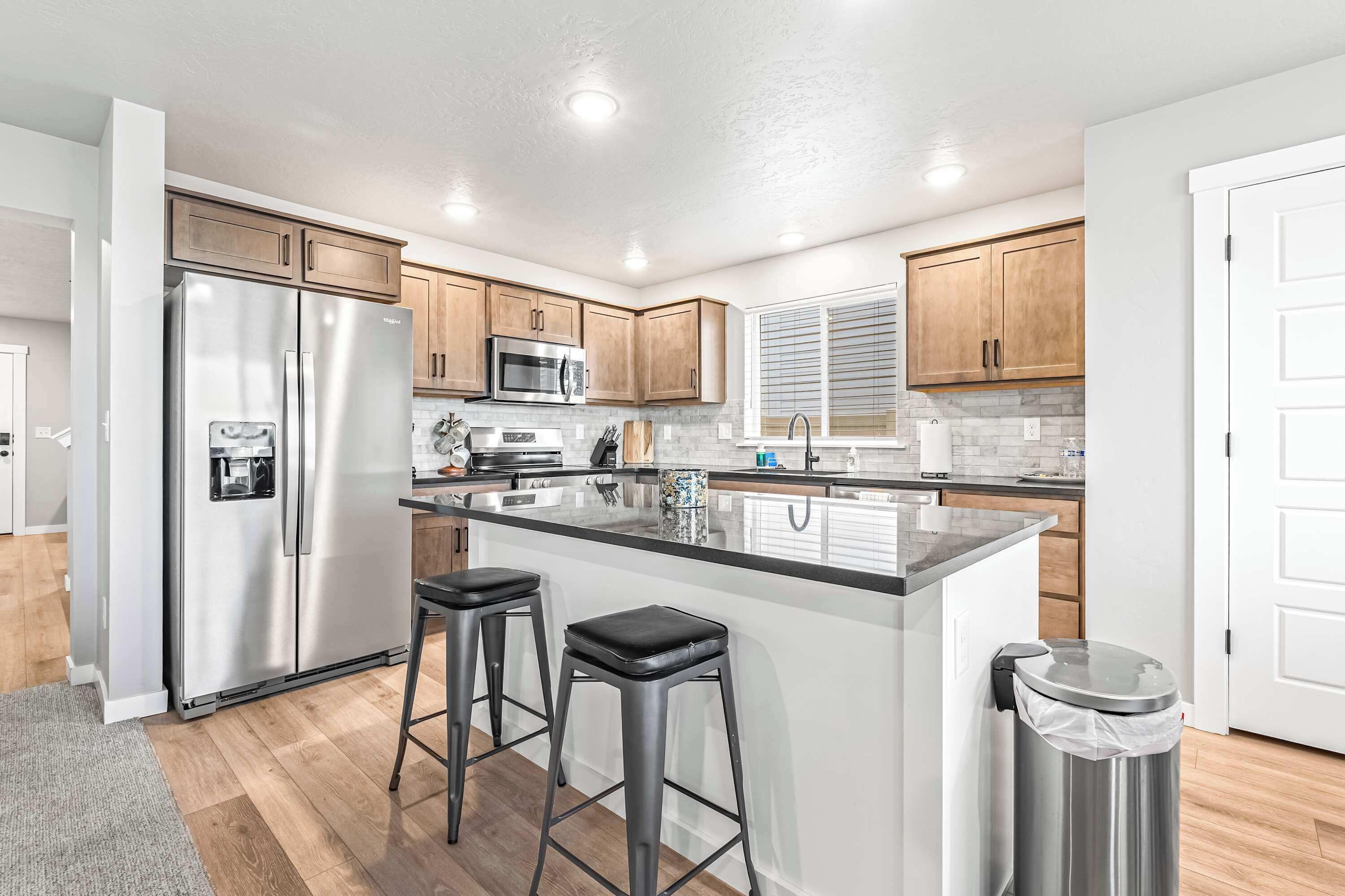 雪櫃、微波爐、焗爐、爐具