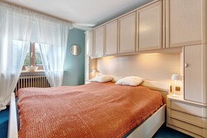 2 slaapkamers, een strijkplank/strijkijzer, wifi, beddengoed