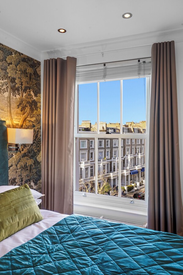 2 bedrooms, in-room safe, iron/ironing board, travel crib