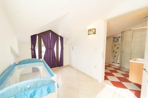 Interior - Villa Garden Island - Four Bedroom Villa, Sleeps 10 (Dalyan)