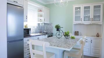 Fridge, microwave, oven, dishwasher