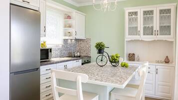 Fridge, microwave, oven, dishwasher