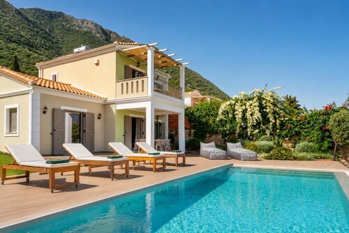 Villa Melanthi - Three Bedroom Villa, Sleeps 6