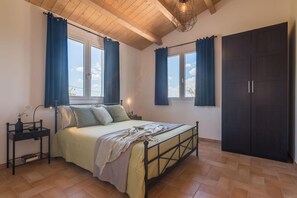 8 bedrooms, iron/ironing board, WiFi, bed sheets