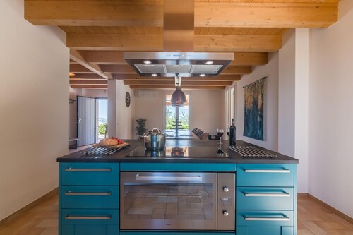 Villa Teresa – 8 Schlafzimmer, Pool, Klima, WLAN, haustierfreundlich, Marken