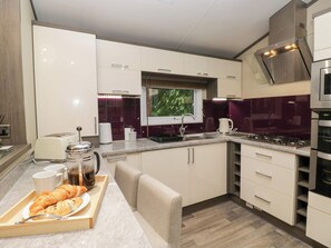 Oppvaskmaskin og kjøkkenutstyr