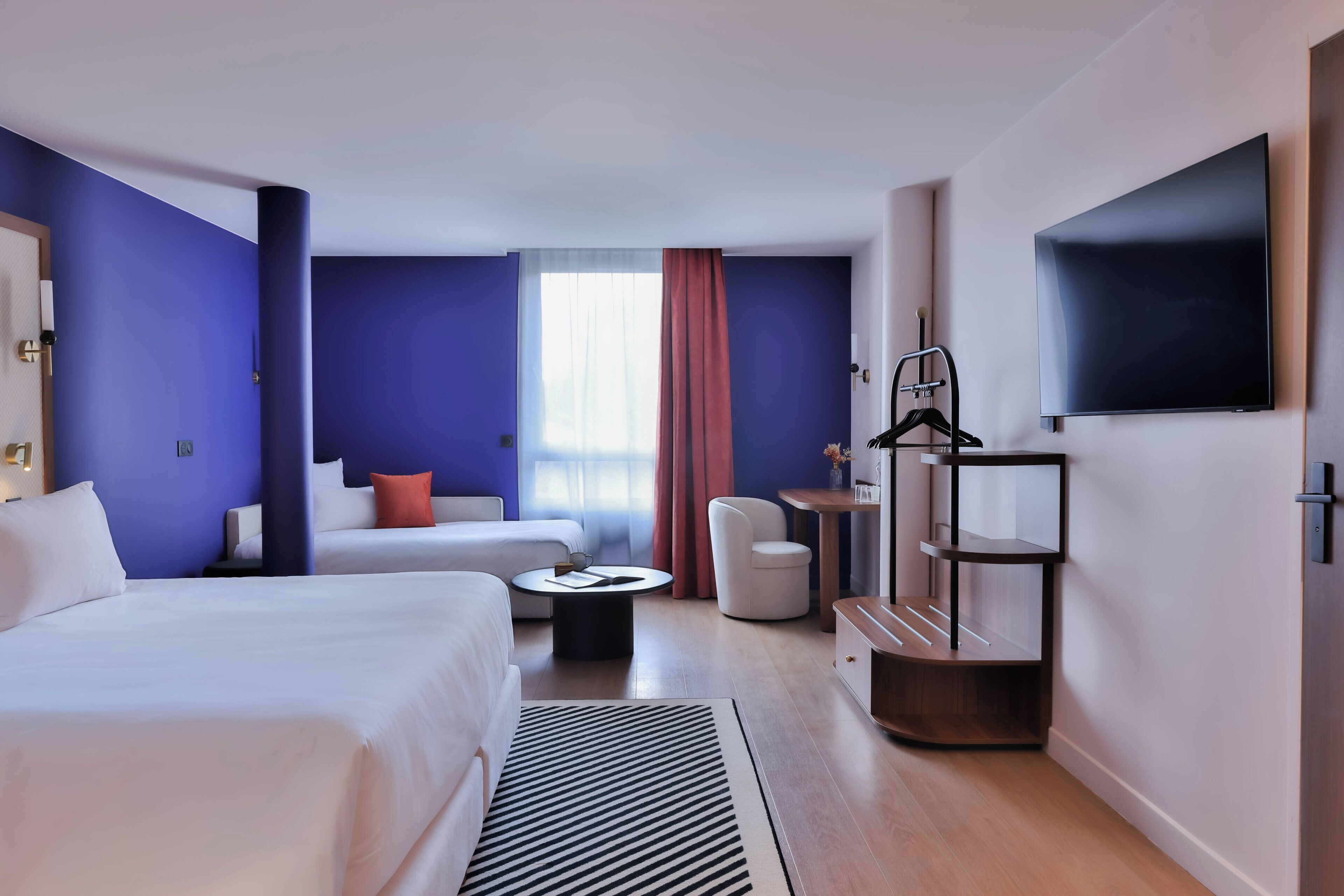 Chambre Priviliege 1 à 4 personnes | Laptop workspace, blackout curtains, iron/ironing board, free WiFi