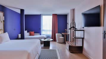 Chambre Priviliege 1 à 4 personnes | Laptop workspace, blackout curtains, iron/ironing board, free WiFi