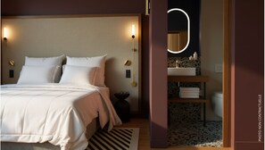 Espacio para trabajar con laptop y cortinas blackout