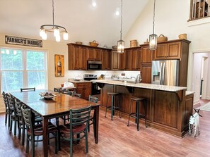 Dining - Laurel Mountain Getaway - On Crooked Creek Trout Stream - Sleeps 22 - Hot Tub (Woodlawn)