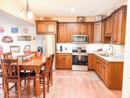 Laurel Mountain Getaway - On Crooked Creek Trout Stream - Sleeps 22 - Hot Tub