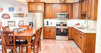 Laurel Mountain Getaway - On Crooked Creek Trout Stream - Sleeps 22 - Hot Tub