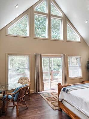 6 bedrooms, iron/ironing board, Internet, bed sheets - Laurel Mountain Getaway - On Crooked Creek Trout Stream - Sleeps 22 - Hot Tub (Woodlawn)