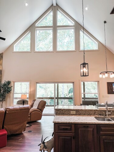 Laurel Mountain Getaway - On Crooked Creek Trout Stream - Sleeps 22 - Hot Tub