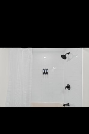 Towels, soap, toilet paper - Modern 2 Bedroom 1 Bath Unit 2 Near Airport, Xfinity Arena And Eagles Stadium (Philadelphia)