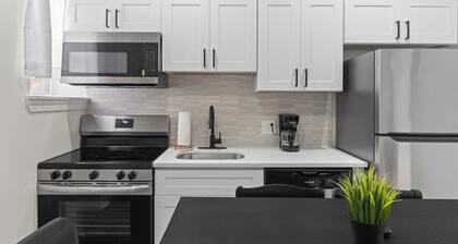 Modern 2 Bedroom 1 Bath Unit 2 Near Airport, Xfinity Arena And Eagles Stadium