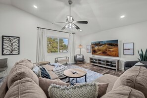 Smart TV, videogames, livros, aparelho de som