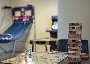 Game room - Luxurious Desert Oasis: Heated Pool, Game Room, Mini-Golf, BBQ, Spacious Home (Mesa)