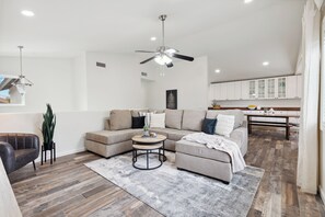 Smart TV, videogames, livros, aparelho de som