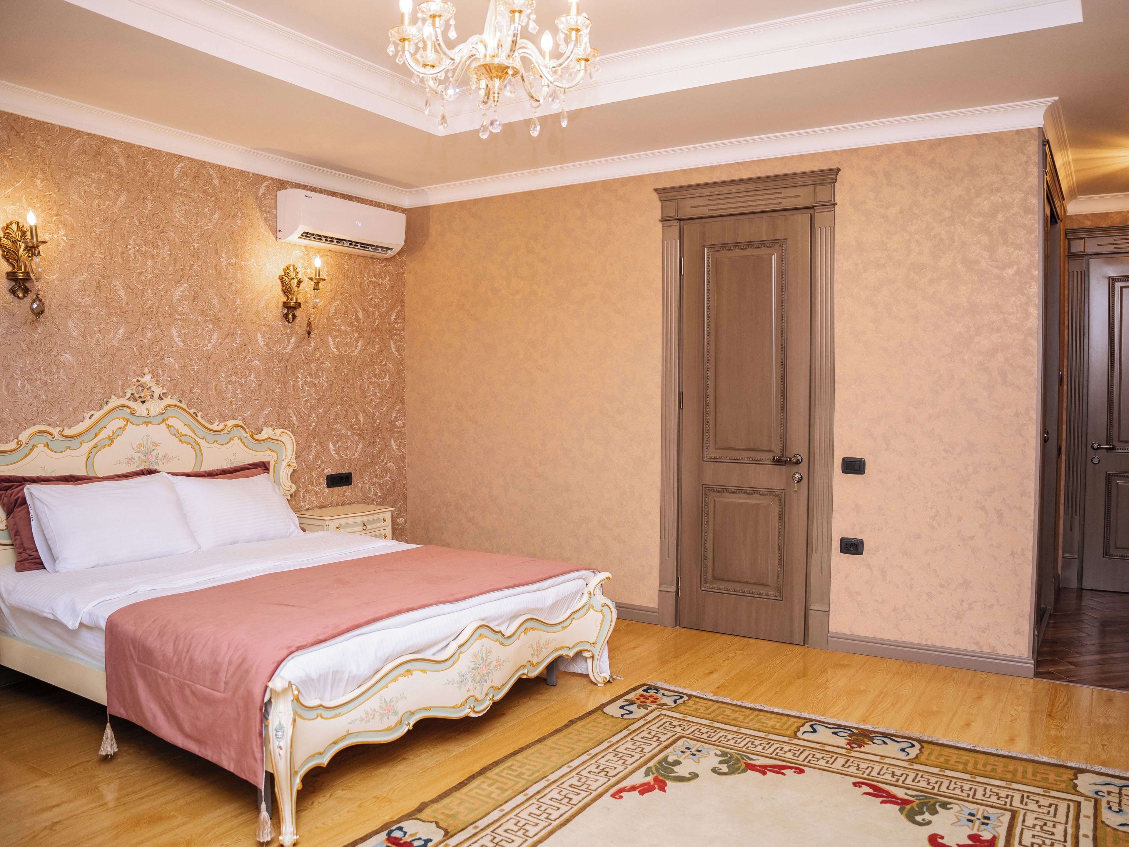 Chambre Deluxe, vue sur la ville | Coffre-fort, décor unique, ameublement unique, bureau