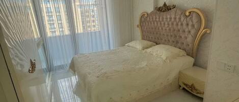 Caja de seguridad en la habitación y escritorio