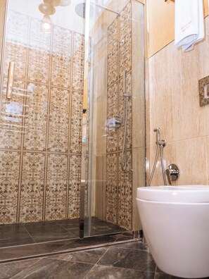 Free toiletries, hair dryer, slippers, towels - Karvansar Luxe Hotel (Baku)