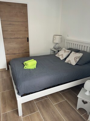 1 bedroom, WiFi, bed sheets