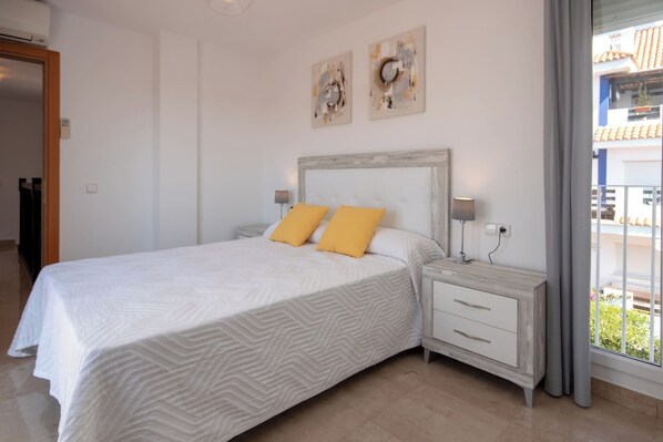 3 bedrooms, iron/ironing board, free WiFi