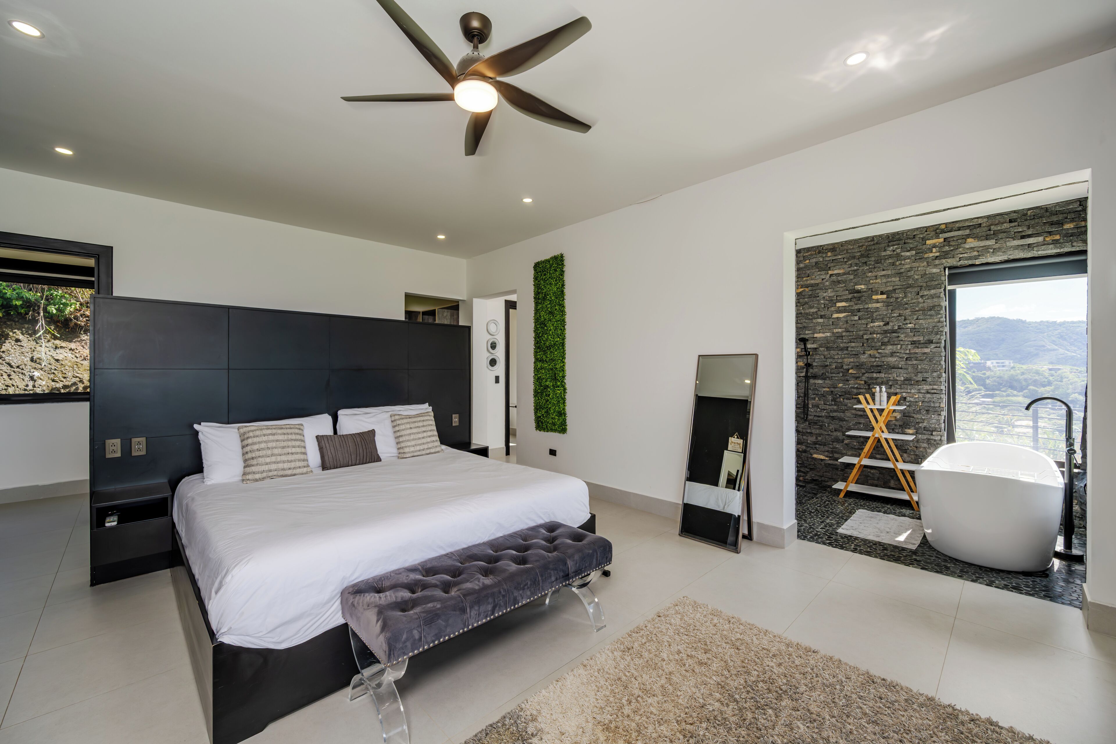 5 habitaciones, tabla de planchar con plancha y wifi gratis 