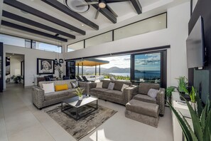 Smart TV, video games, DVD player - New Listing! Casa Siete Cielos • Modern Hillside Villa • 5 BR • Panoramic Bay Views • Sleeps 14 (Playas del Coco)