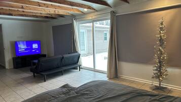 1 habitación, tabla de planchar con plancha, wifi gratis y ropa de cama