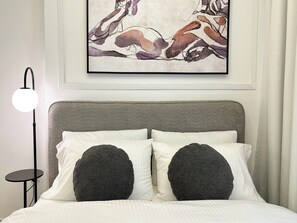 1 chambre, coffre-fort, bureau, fer et planche à repasser