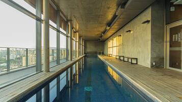 Piscina interna, piscina aquecida