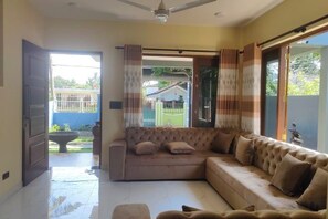 Unclassified image, 3 of 15, button - Villa Infinity Negombo (Negombo)