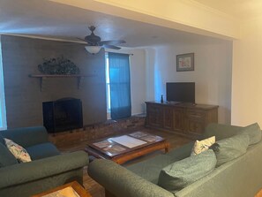 TV - 3-bedroom house in perfect Jacksonville with cool AC for relaxing (Jacksonville)