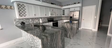 Mikrowelle, Ofen, Herdplatte, GeschirrspĂŒler