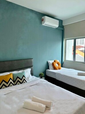 Room - Swing & Pillows at Penang Road, Georgetown (Northeast Penang Island)